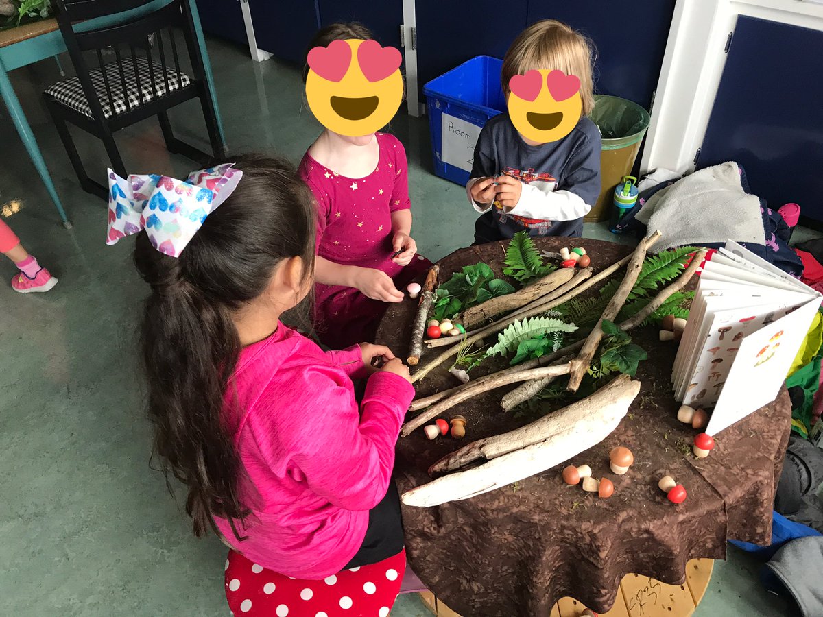 david_harel's tweet image. Grateful to be able to play and learn with @bourne_carrie at La Tanière @gilmoregriffins Thinking about how playing with stories and fresh materials can meaningfully develop Ss French vocabulary. @sd38learn @bridgebulldogs