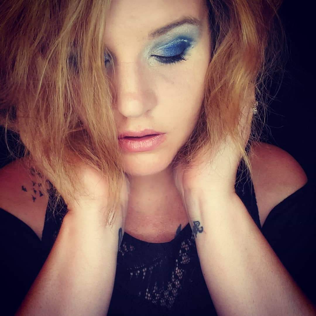 JanieOfficially's tweet photo. Trying out @jeffreestar and @jeffreestarcosmetics blue blood palette. THANK every single one of you for following me and my mom of many ways as I continue to find myself every single day! Cannot believe the amazing support the people in the #beautycommunity have given me! https://t.co/og1s5FSpbO