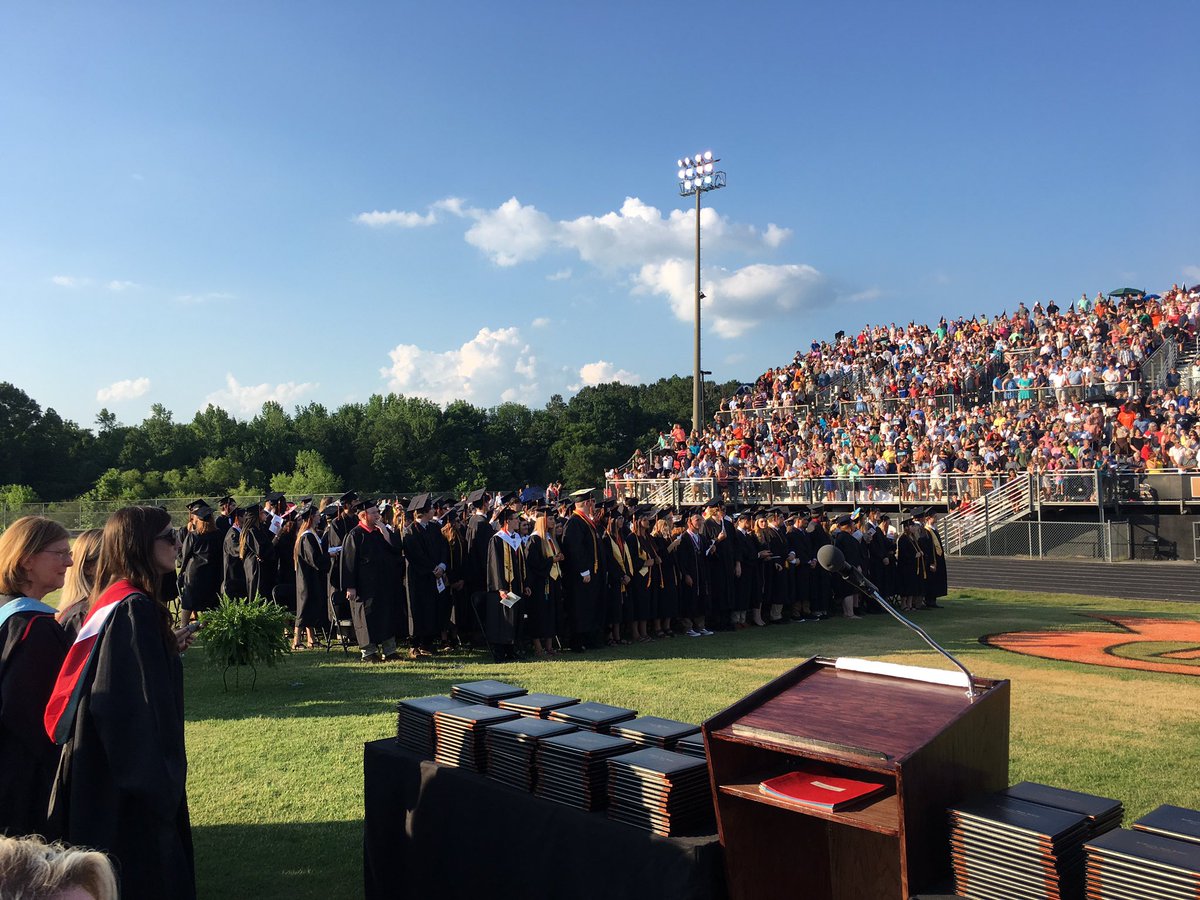 LMSRamblers's tweet photo. LHS graduation!  Class of 2019 #lmsramblers https://t.co/DdWsWIlzRm