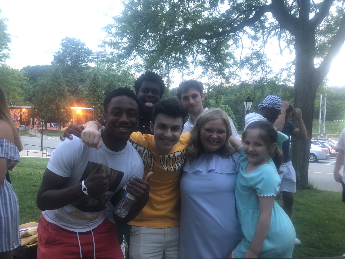 MsDeemer's tweet photo. Baldwin High School Class of 2019 celebrating with the Class of 2031

Love these kids 💜💜💜💜💜 https://t.co/SNLFeLXXYa