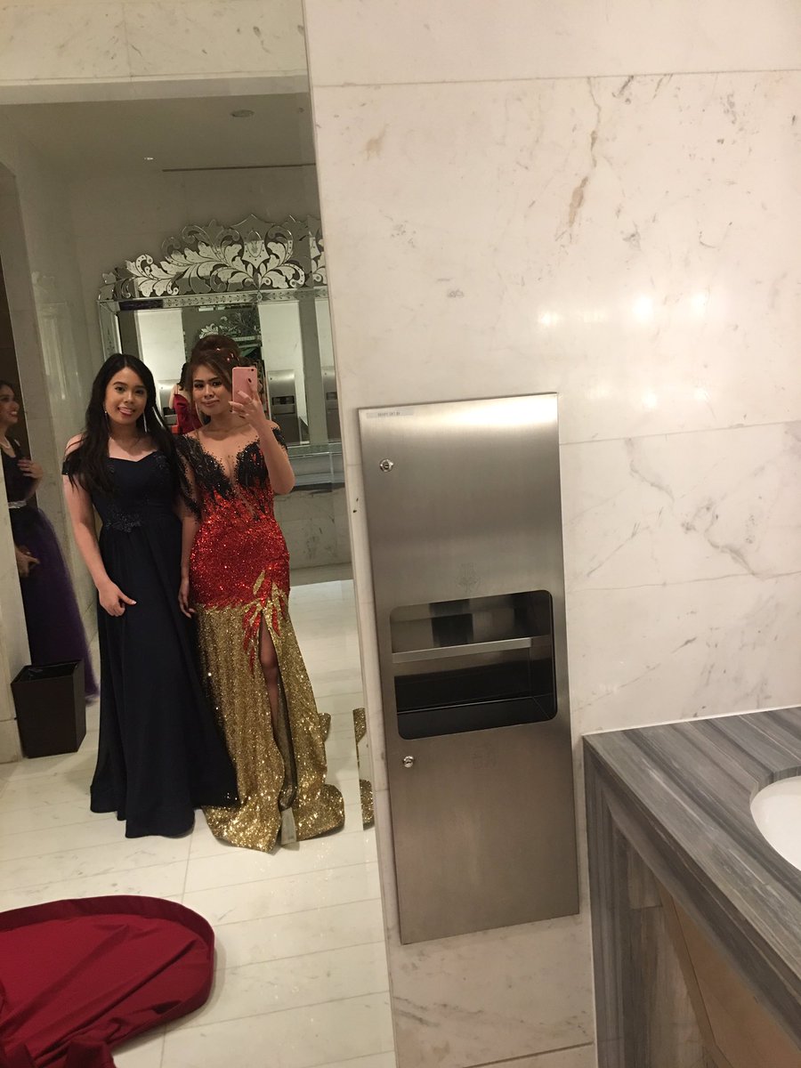 Allytoe0's tweet photo. Ahhhh it’s so flattering to hear some  compliments sa gown na dinrawing at dinesign mo for this day 😩 it was my first time to wear something i drew 🔥 

inspired by the hunger games catching fire book https://t.co/SRZTksr3RS