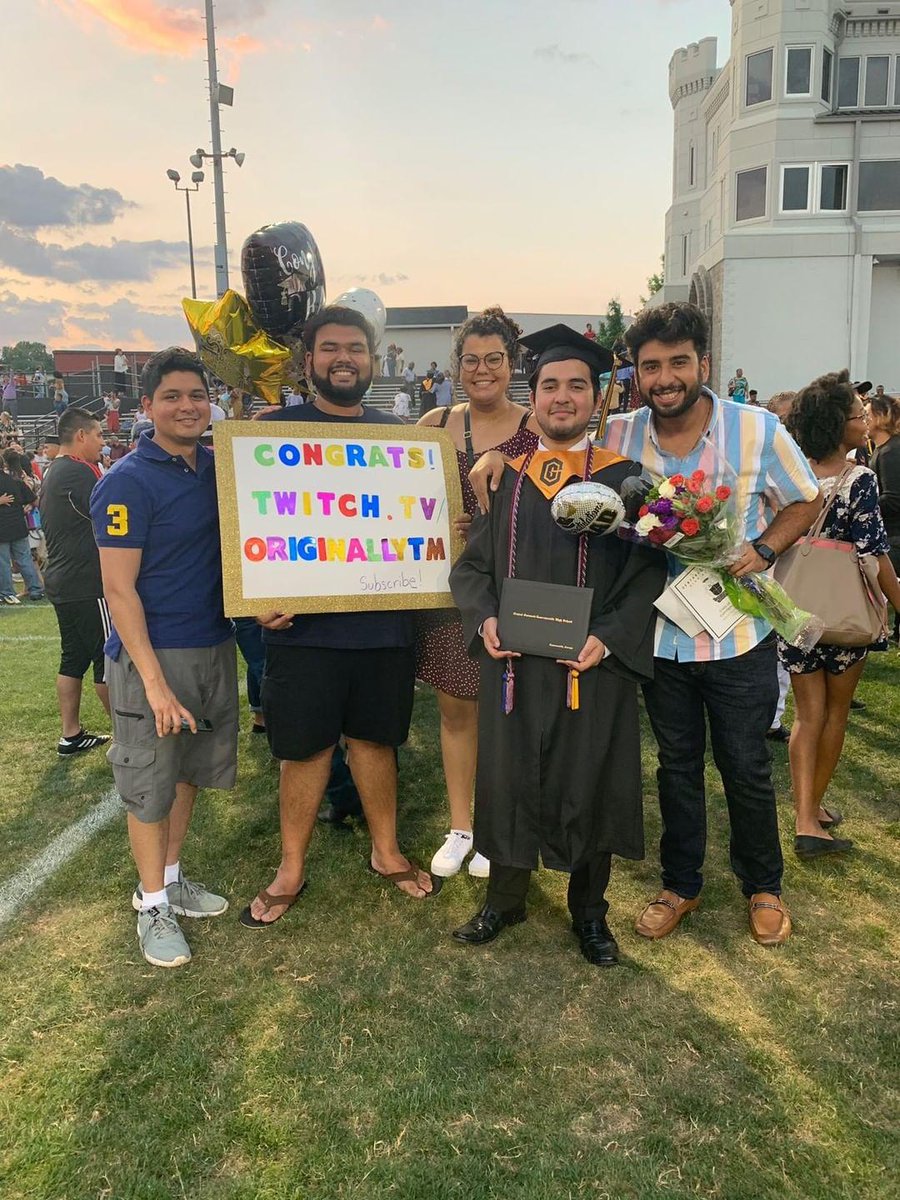 OriginallyTM's tweet photo. Call me cylinder because we graduated https://t.co/DfCj4qYtbt