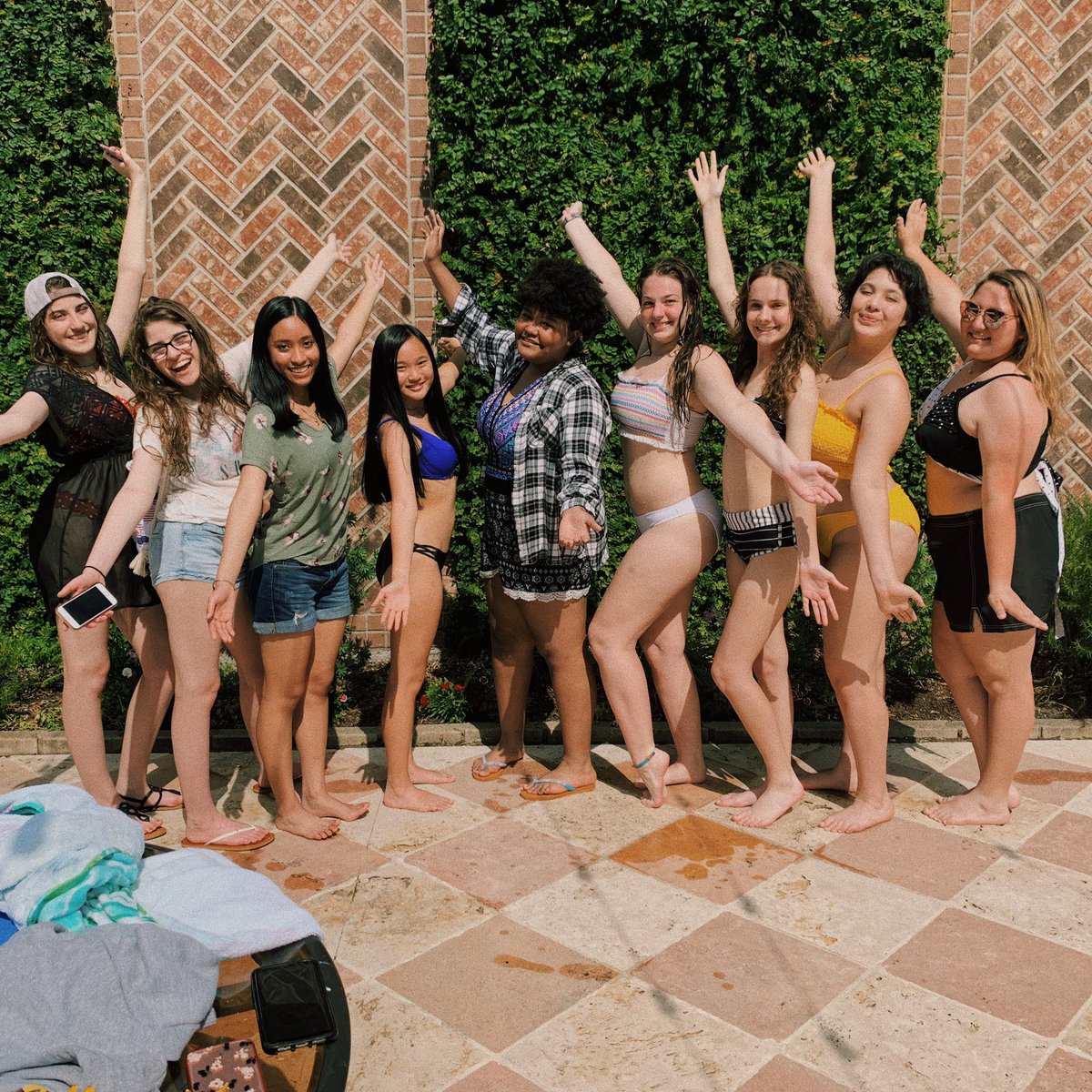 arlainaaa's tweet photo. my gurls☀️❤️ https://t.co/1eH4LMZOJj