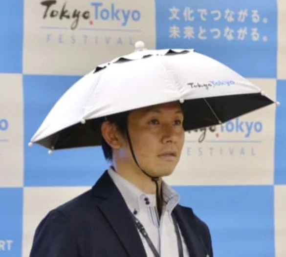 思いっきり笑ってしまう・一人用の傘/確かにワラの方が良いwww