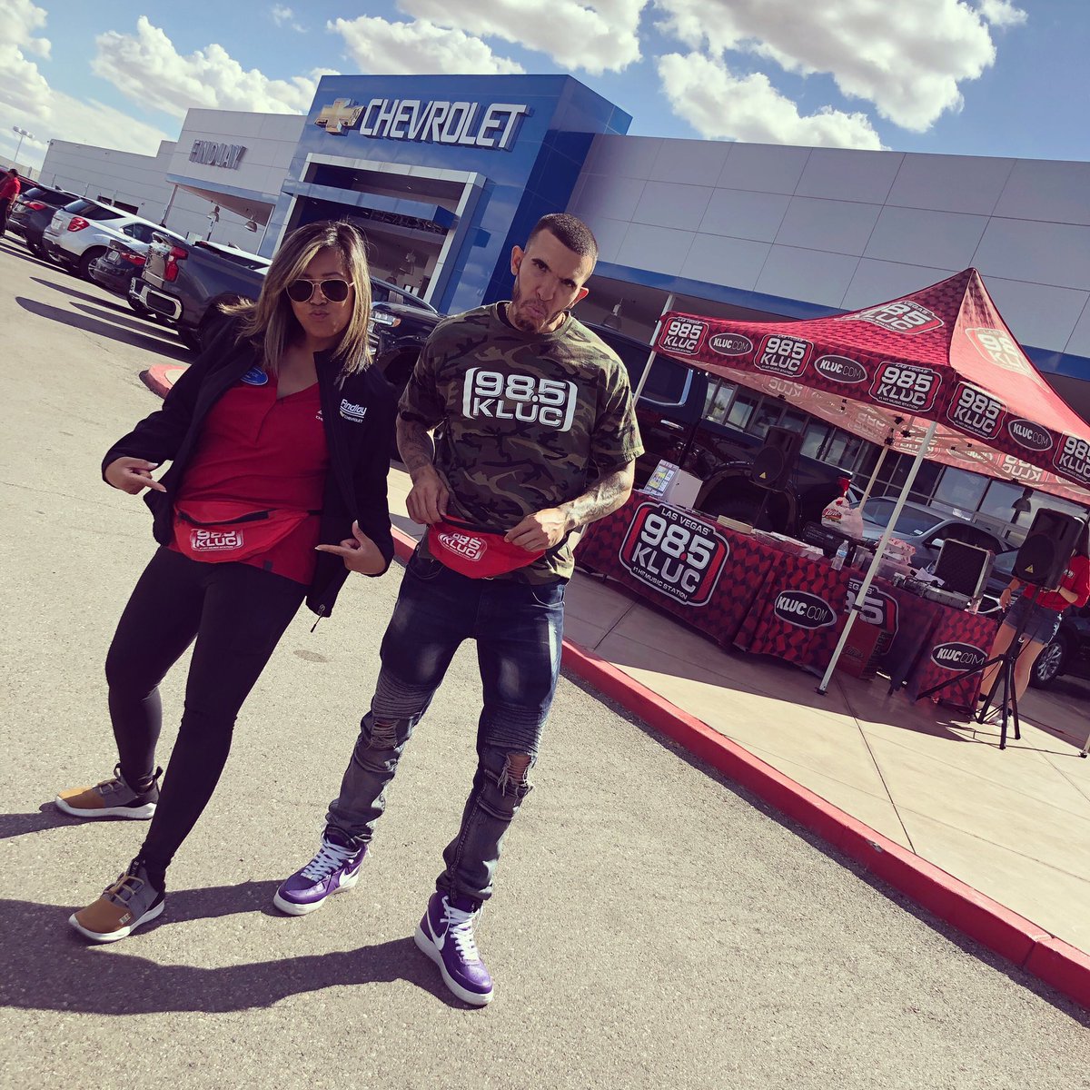 FindlayChevy's tweet photo. Rockinβ the @98.5kluc #fannypack and gearing up for #SummerJamVEGAS next Thursday at the @cosmopolitan_lv!
Come down to #FindlayChevy, Test Drive any vehicle on our lot, and get a pair of tickets to see @elliegoulding, @avamax, @findingxfletcher, @madisonbeer, and @allybrooke! https://t.co/7eOCvPLe7B