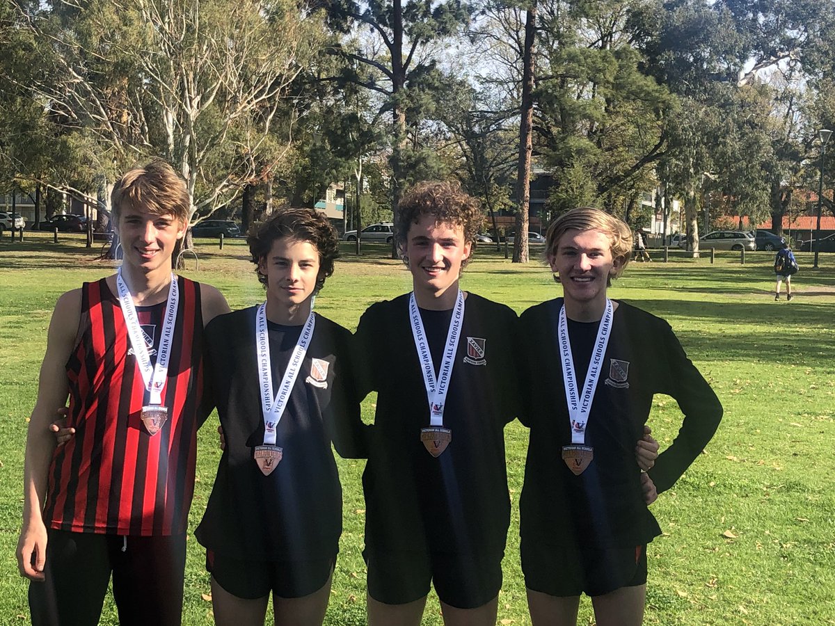 And to cap off a great day the Xavier U20 team takes bronze in the Victorian All Schools Road Relays. #apscrosscountry