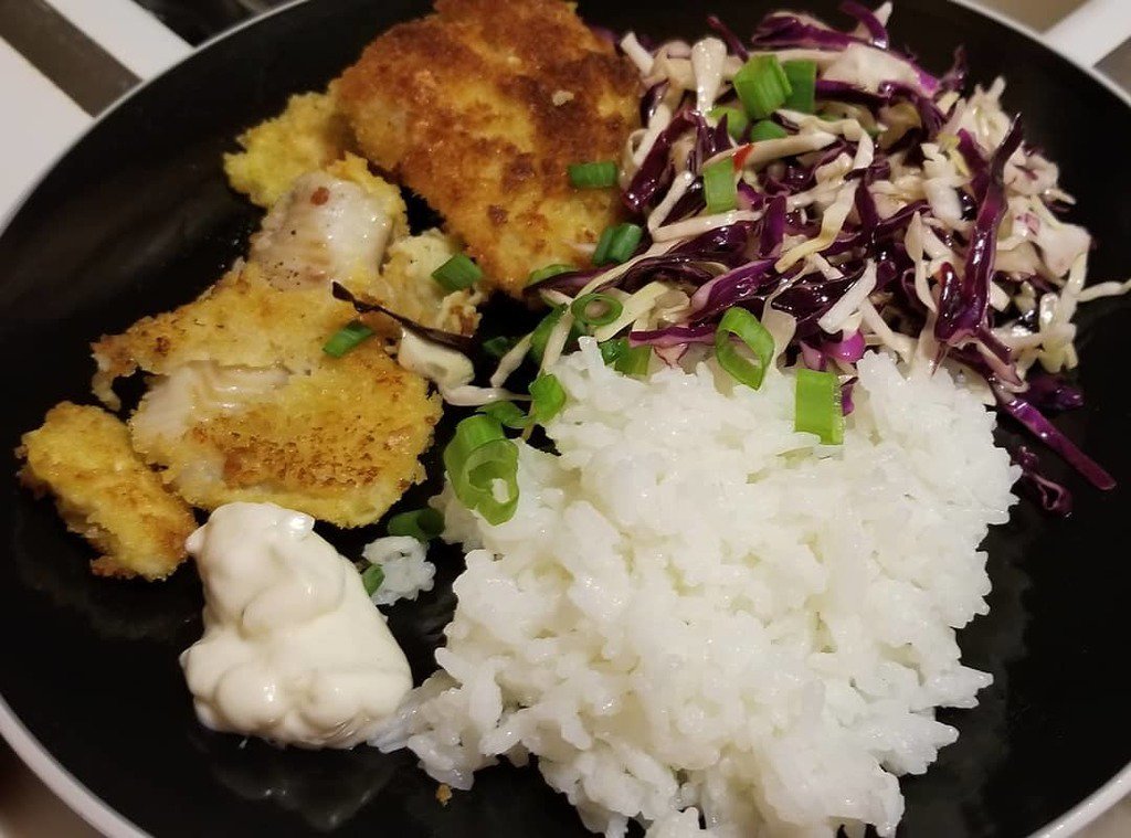 crimsong19's tweet photo. Made a pretty simple katsu pollock, cabbage slaw, and jasmine rice from a @blueapron recipe I found a while back. Good way to end a Friday. #CookingWithJason #dinner https://t.co/XUp2VSW56e https://t.co/vF7ldgjJ8r
