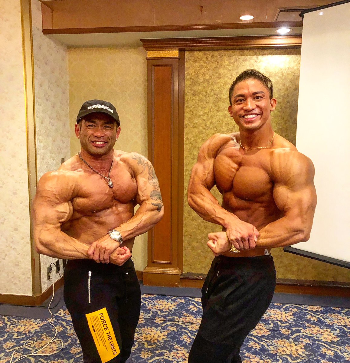 山岸プロとサイドチェスト 大会を数週間後に控えた現役プロと