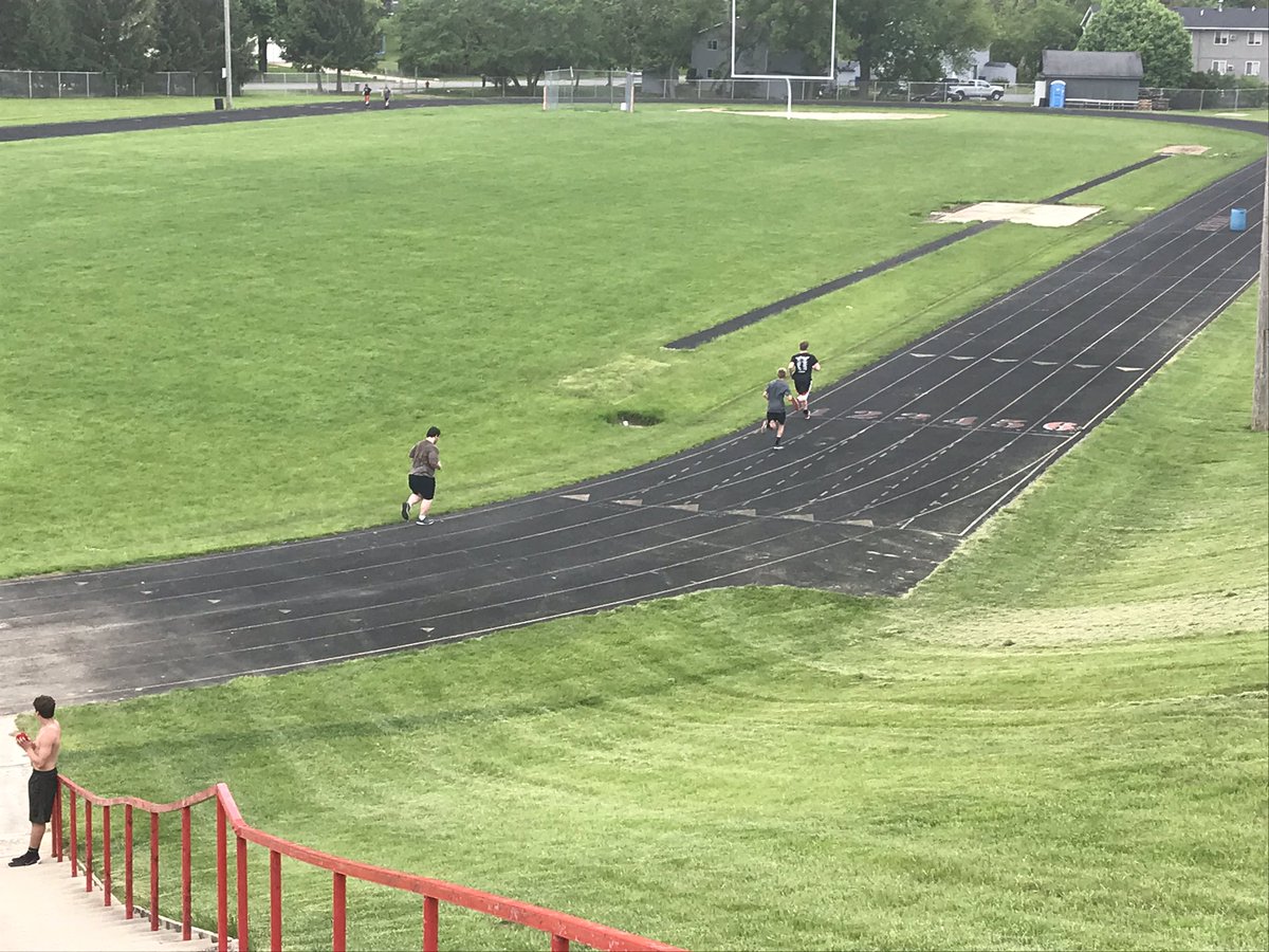 ClinRedFball's tweet photo. Shout out to these dudes for completing the FULL #MurphChallenge workout today!! Also, thank you to all our veterans and those who have fallen in service to our country. https://t.co/6nOqgjxB9M