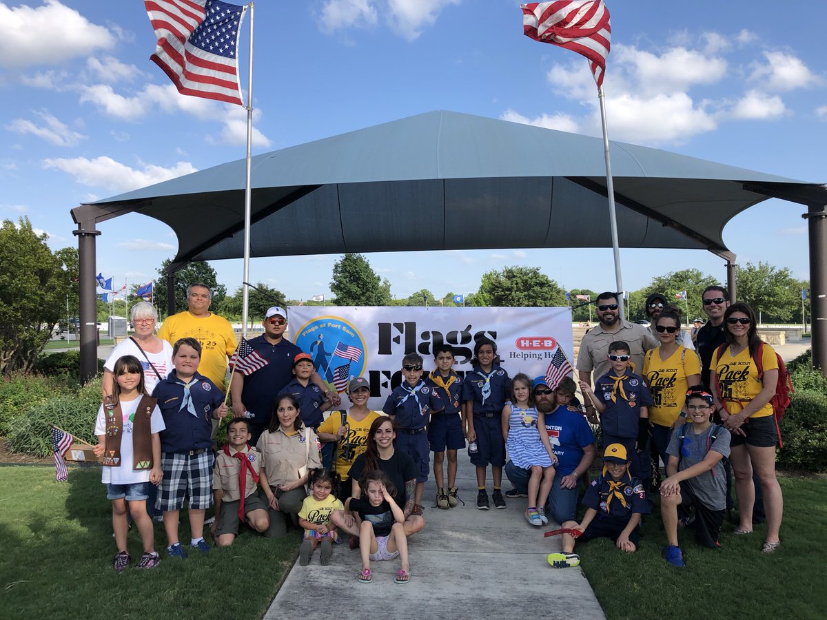 AlamoAreaBSA's tweet image. Thank you Scout youth, leaders, parents, volunteers, and community supporters for your #GoodturnDaily for #FlagsatFortSam2019 #HonorReflectRemember #MemorialDay