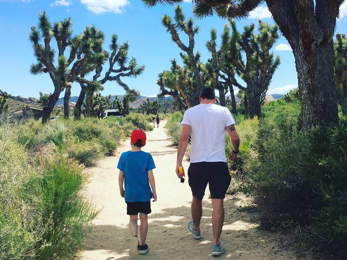 rhandonnelly's tweet photo. Day 5 - my favourite day so far... #JoshuaTreeDesert. 
What an amazing place, with some of the most spectacular views I’ve ever seen! 
To top it off, I had the best steak and ribs at Texas Roadhouse 😍 https://t.co/13a34rddLD