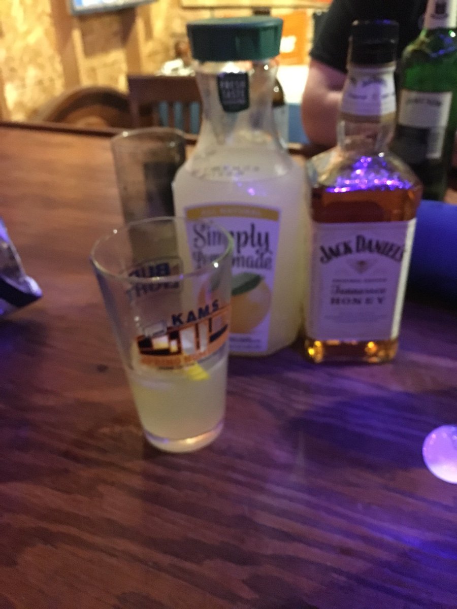 GarageBar9226's tweet photo. Signs of summer starting to appear...stay tuned for Summer Bar Season opener!
#MemorialDayWeekend #isitsummerBARyet https://t.co/KTHMnwPpip