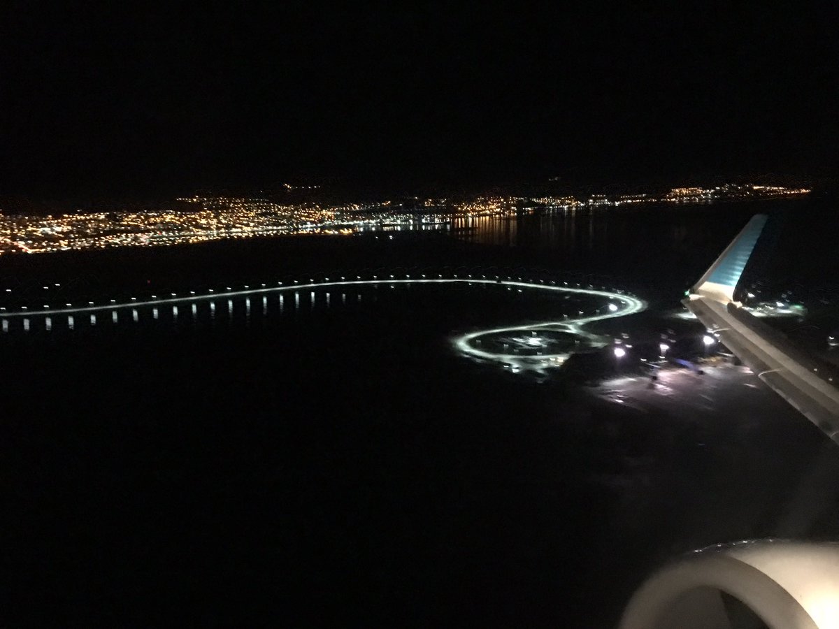 Lu_TakeOff's tweet image. Vista aérea aeropuerto y ciudad #ushuaia #SAWH