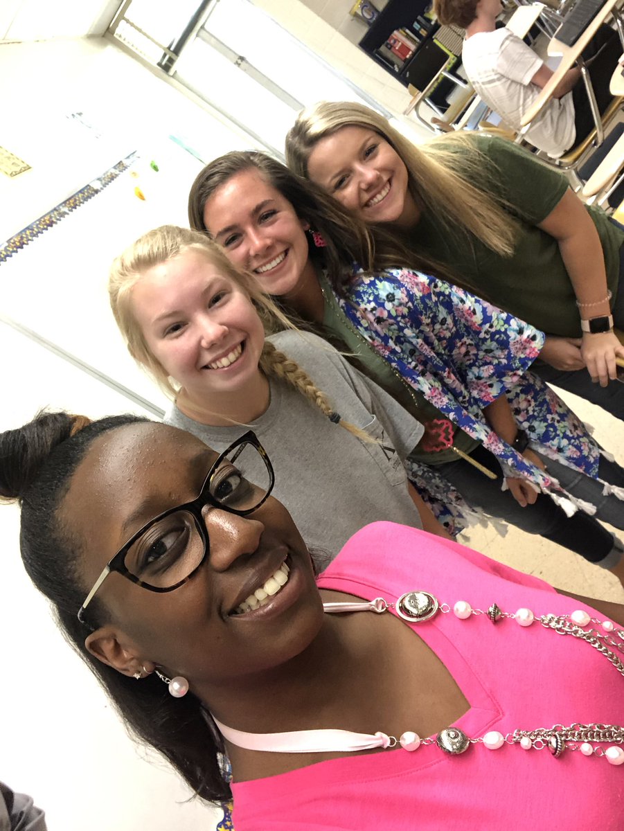 MrsMadyun's tweet photo. To my seniors near and far, love you all! So proud and thank you for molding me into the teacher I am today ! Success and growth only from here on out๐๐พโค๏ธโ๐พ#FTS2019 #cfhs2019 #phs2019 https://t.co/CBNOe0G0oB