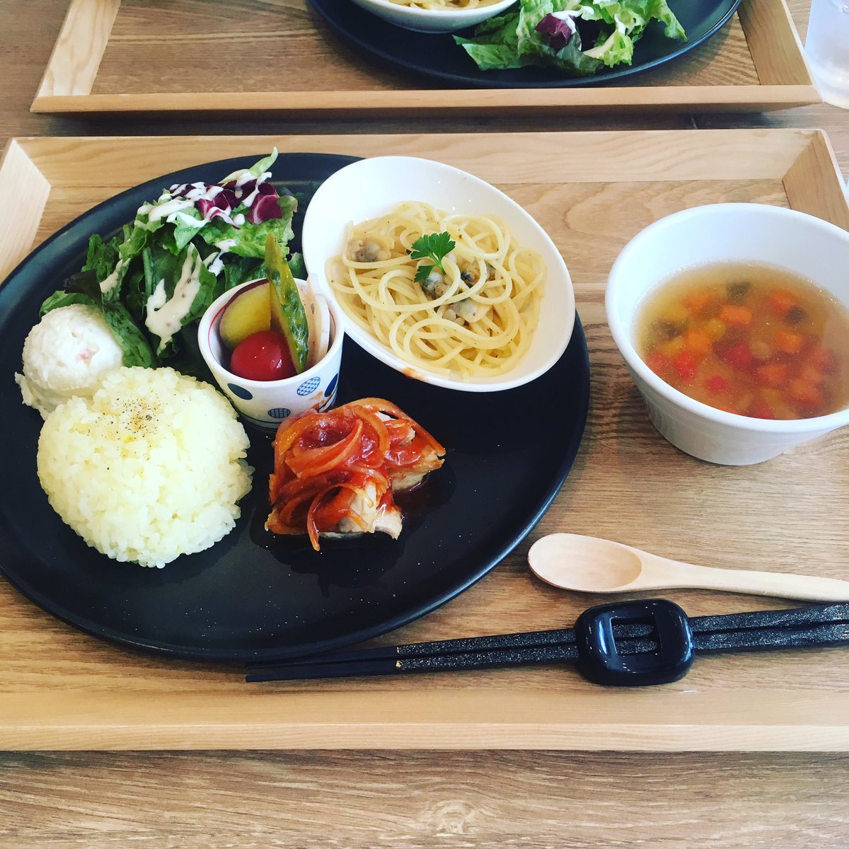 R いつも通る道沿いにできてずっと気になってたお店にやっと入った ワンプレートランチオシャレなのに麺と米が揃ってるのが大阪っぽくて推せる 食べた R いつも通る道沿いにできてずっと気になってたお店にやっと入った ワンプレートランチオシャレなのに麺と米が揃ってるのが大阪っぽくて推せる 食べた