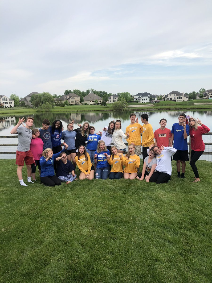 hhschamps's tweet photo. Great team dinner before regionals tomorrow at Kokomo!! #wearehomestead https://t.co/l1jUUvAmyV