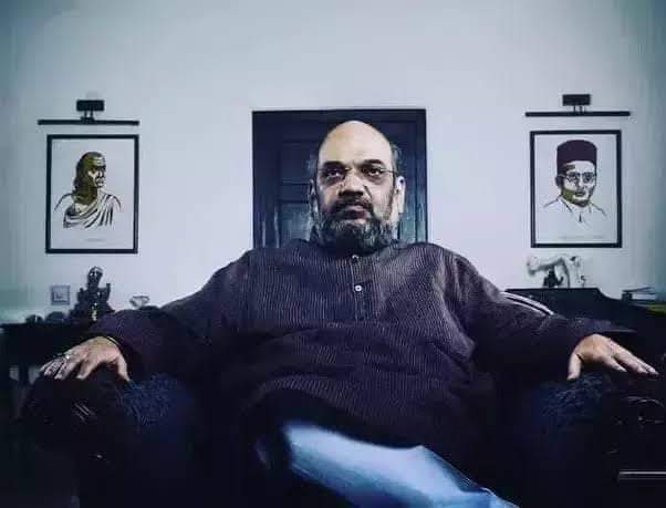 Harsh7tripathi's tweet photo. मोटर साई��ल को कार बना दू
खम्बे को मैं तार बना दू
वो तो सविधान ने रोक रखा
वरना अमेरिका में भी सरकार बना दू
😂😂🤣🤣 https://t.co/jRLj5SMlHe