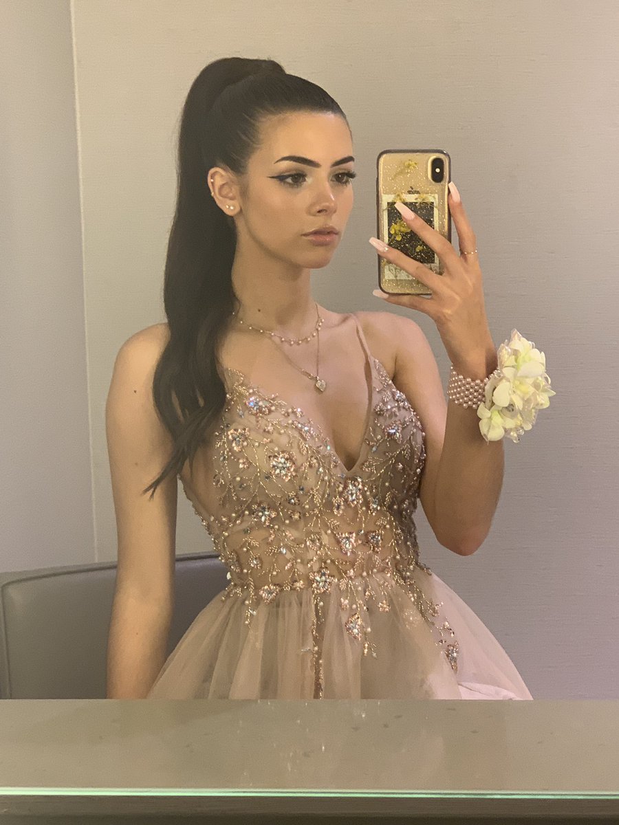 emilysayeghh's tweet photo. <prom3 https://t.co/T9moSVwKas