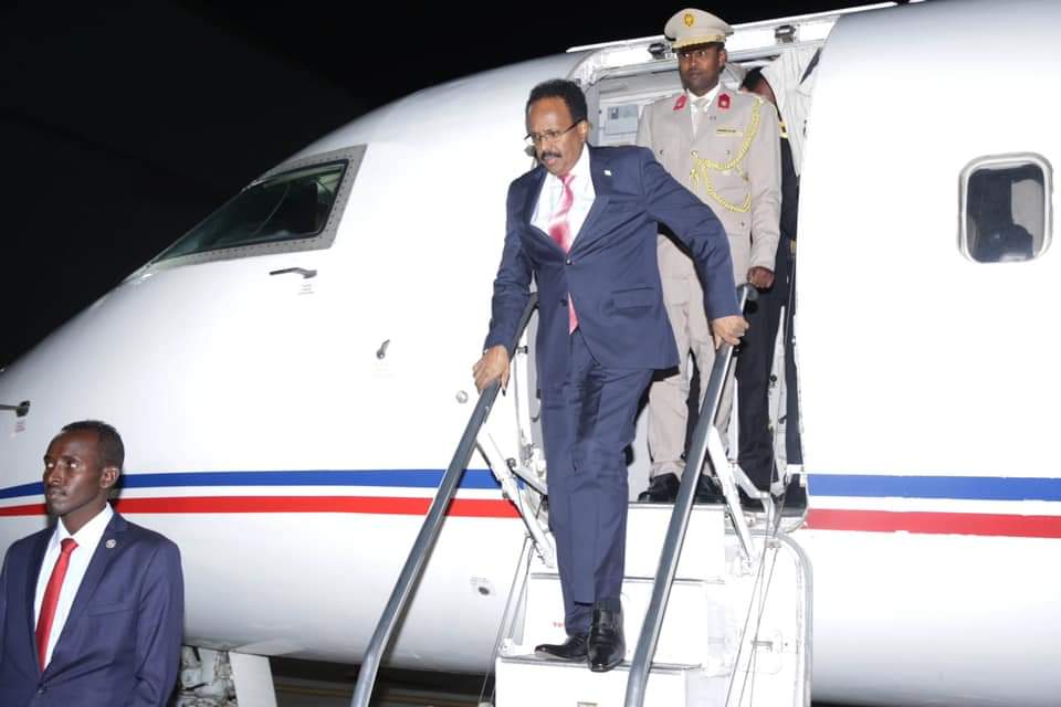 RepresentitiveE's tweet photo. @M_Farmaajo @TheVillaSomalia @OAbraar @AhmedMoFiqi 
FARMAAJO THE MOST INCOMPETENT PRESIDENT IN AFRICA 
HOGAAN LAGU HOOGAY 
SII HAGOOGANE SOO HAGOOGANE
WAXAAD AMNIGEEDII SUGI WEEYSAY 5tii KM EE AAD KA HEEYSATAY MAGAALADA MUQDISHOW OO MAALI KASTA MAATI &amp; MASUULIYIIN LAGU LAAYNAAYO https://t.co/S7ac64Kbs3