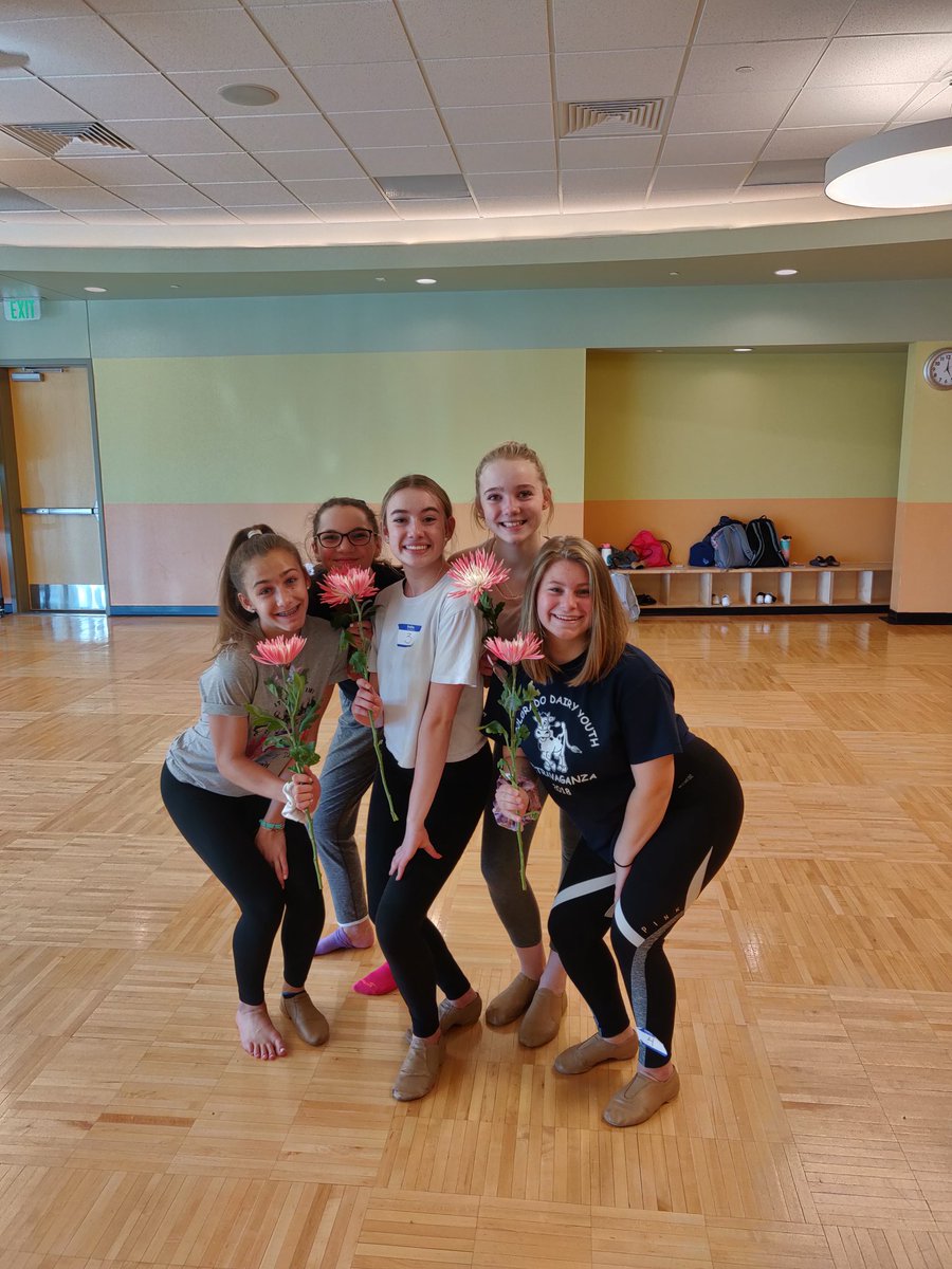 SeverancePoms's tweet photo. Meet your current 2019-2020 Silver Knights poms! Congrats on a great tryout ladies! #uknighted https://t.co/6NJwzsux4H