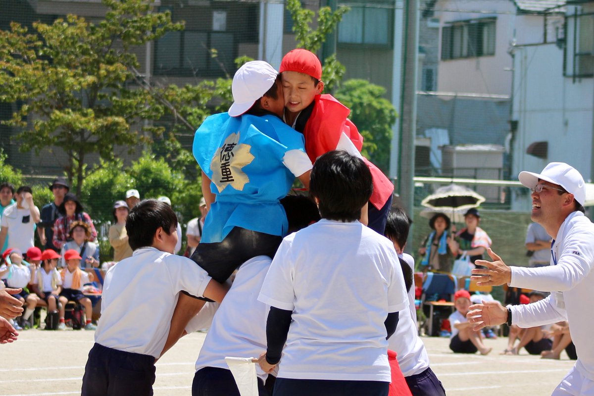 クリーク Pa Twitter 男なら やるならなんでも 一番 がいいな 騎馬戦の総大将なんてそうそう誰でもなれるもんじゃない 小学校最後の運動会いい思い出になったなぁ お疲れさん 運動会 騎馬戦 総大将 大将 小学校の運動会