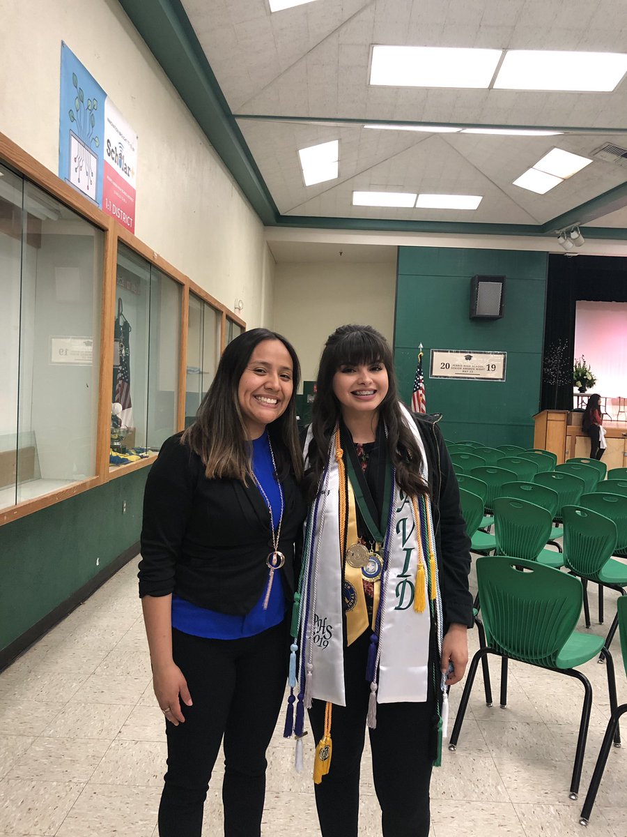 PHSAVIDPEREZ's tweet image. Celebrating some of our AVID seniors last night at Senior Awards Night💚🖤 #CollegeBoundSeniors #UniversityofSaintKatherineBound #CPPBound #UCIBound #ChicoStateBound #ptownavid #ThisIsAVID @RIMSAVID @PerrisHighAVID @PerrisHigh