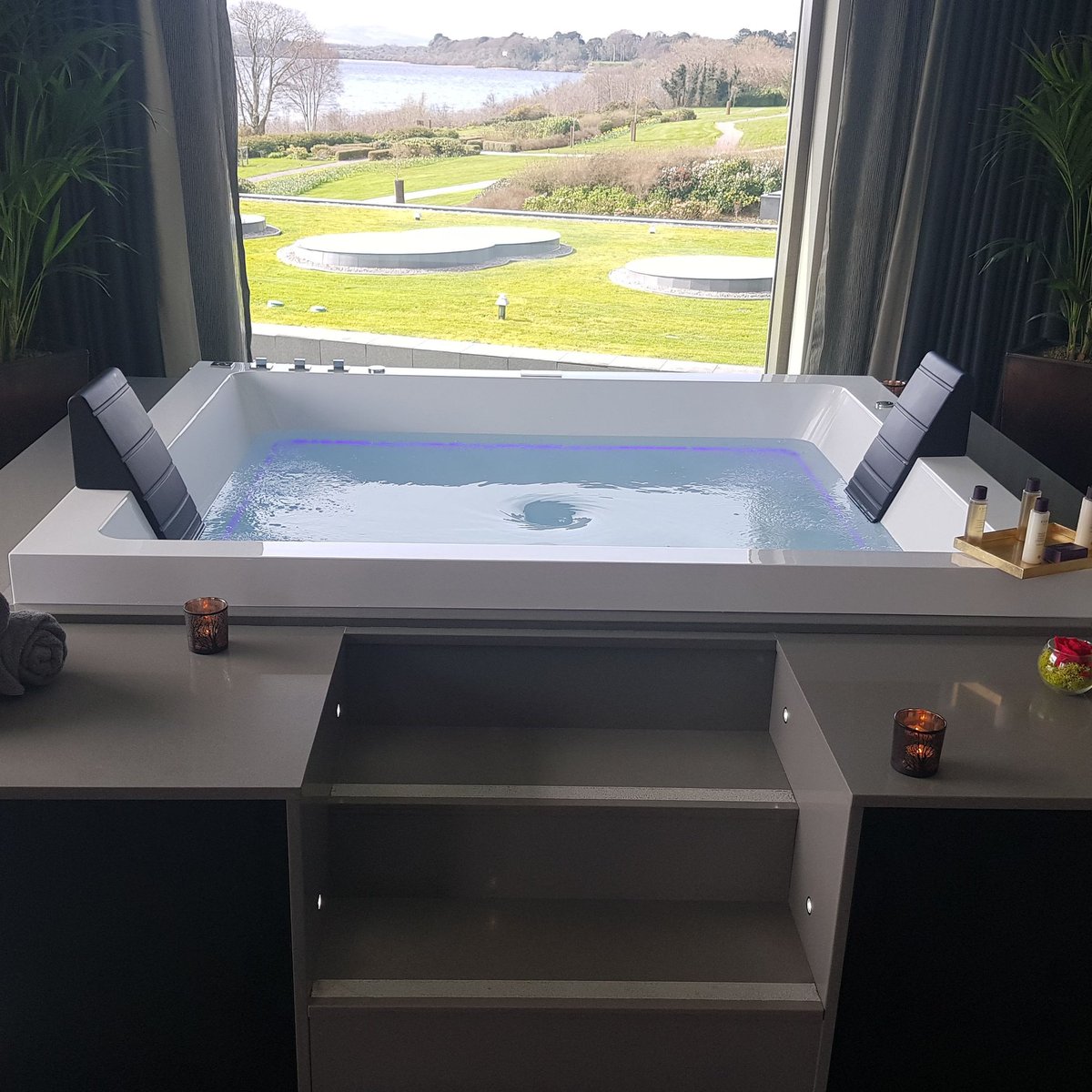 AlchemyAward's tweet image. What an amazing setting for a @gruppotreesse @marcsadlerstudio Dream 200 whirlpool. Thank you to #theeuropehotelandresort on the lakes of Killarney for letting us share this image. #5starhotel #5starresort #spahotel #wellness #BankHolidayWeekend #relax #ghostsystem #spaholiday