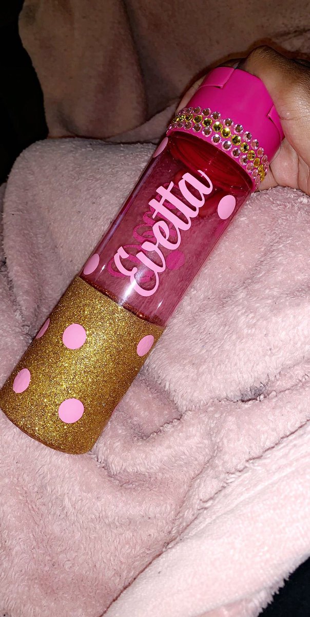 itsevetta_'s tweet image. Drinking my water the way a bougie bih should 😝 #Stamped @LickqurLickMe