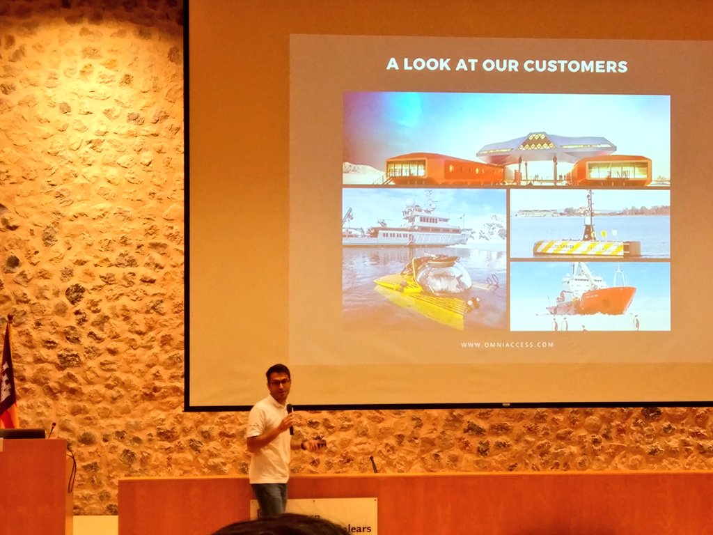 PyDataMallorca's tweet photo. NextGen connectivity. @jordi_fr explicando problemas y soluciones de las comunicaciones #pydatamallorca https://t.co/reAqRGEHW9