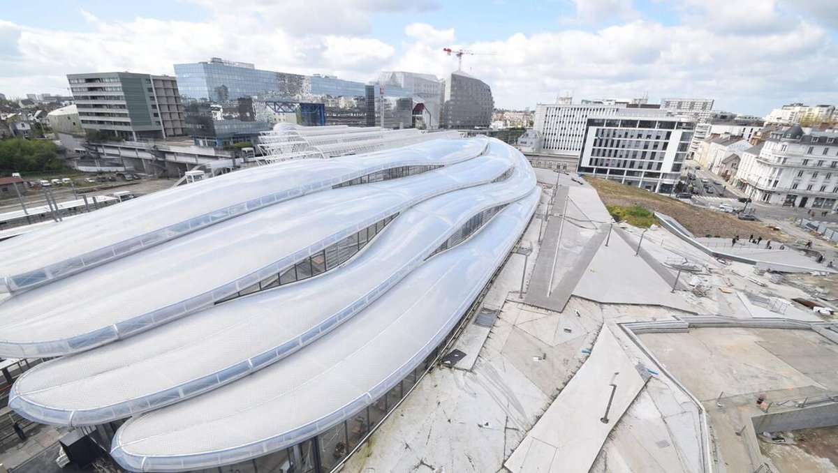 À #Rennes, terminus pour les travaux de la #gare
Après trois an et demi de chantier, le bâtiment voyageur est enfin terminé. Mais il faudra encore patienter pour la finalisation des abords ... ouest-france.fr/bretagne/renne… © DEVISUBOX / RENNES MÉTROPOLE #Bretagne #Transport #Train #TGV