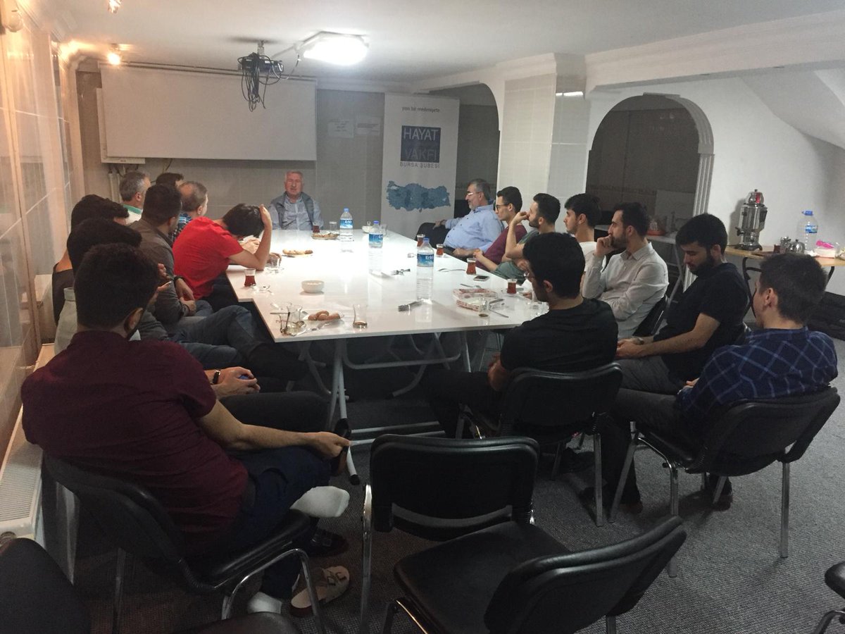 hsvbursa's tweet photo. Hayat Cuma'sında bu hafta Müsiad Bursa şubesi eski başkanı Sn. Mustafa Gürses'i dinledik. Hayat tecrübelerini ve bizlere düşen sorumluluklar üzerine samimi bir sohbet gerçekleştirdik. #hayatcuması #MustafaGürses #hsvbursa #sağlıkvakfı @mustafagursess https://t.co/Oj30nr74qu