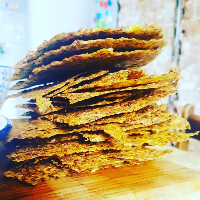 LinziHarrocks's tweet photo. Raw crackers
Carrot
Red onion
Flax

So nutritious
Next LOVE DAY July 14
1030-430
Gentle yoga
3 course VEGAN lunch
Meditation class
VEGAN CAKE
Yoga Nidra

#worthingwellbeing #worthing #namaste #yoga #wellbeing #perimenopause #alcoholfree  #selflove  #linz… https://t.co/fZ3fxGlCd8 https://t.co/EcvLfOnVfm