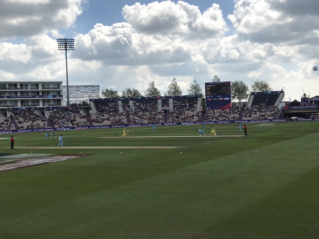 England vs Australia. The two best kits in the <a href="/cricketworldcup/">ICC Cricket World Cup</a>.