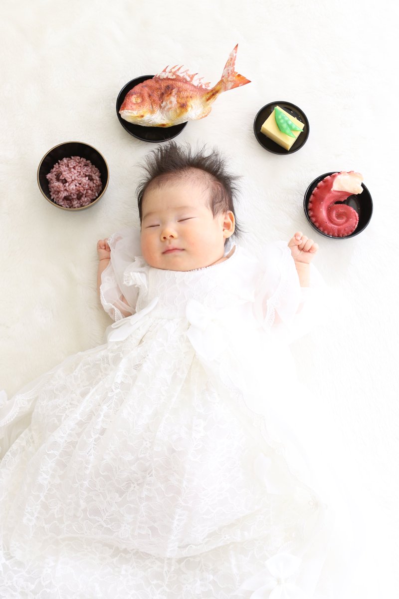 Sharakukan_ichi's tweet image. すやすや。
この気持ちよさそうな、幸せそうなお顔。
見守るみんなでにんまりしちゃいました。
すやすや、ぱくぱく大きくなってね。

#あかちゃん　#Hello_Baby　#お宮参り　#お食い初め　#ニューボーン　#newborn