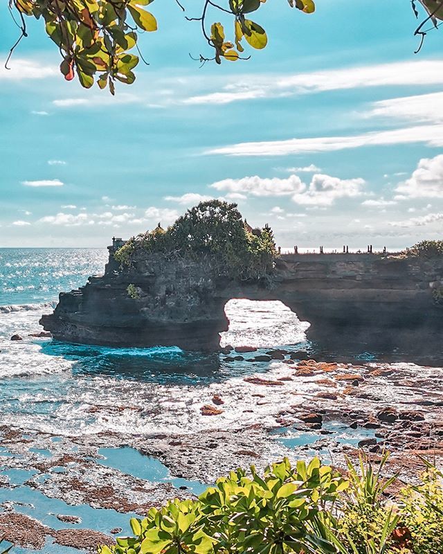 CTKstudio's tweet photo. Batu Bolong Temple #Bali #TanahLot #Indonesia #travel #travelphotogram #travellifestyle #globetrotter #nomadlife #nomadiclifestyle #nomad #digitalnomad #instaphotogram #instatravelgram #exploretheworld #landscape #landscape_lovers #landscape_captures #landscapephotography #w… https://t.co/jYRFSpFe9a