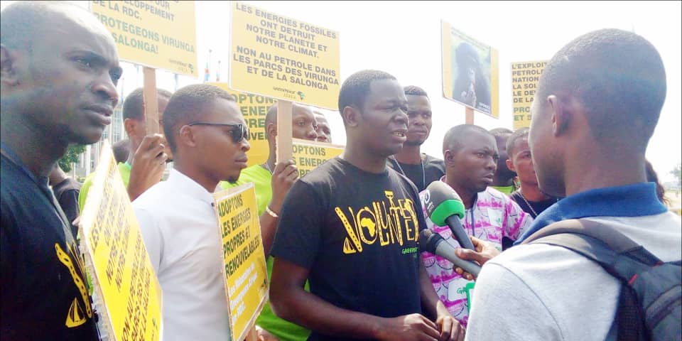JupiterMagEcolo's tweet photo. Mr Justin TUBIMBELE, Coordinateur de Greenpeace face à la presse pour une déclaration sur l'exploitation du parc Virunga en RDC
#StopPetrolinVirungaParc @Greenpeace @Greenpeaceafric https://t.co/abcrsQS9ZA
