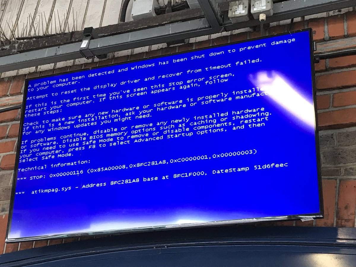 4enzikat0r's tweet image. Sitting waiting for my train, wondering what the information desk would say if I offered to fix the display drivers on their system feeding the train times board... #WindowsBSOD @claphamjct