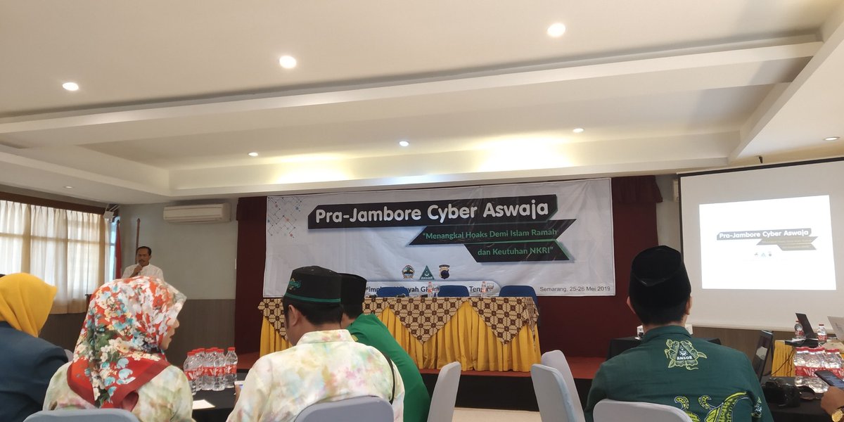 Tangkal Hoaks, Ansor Jateng Pertemukan Puluhan Aktivis Cyber Aswaja.

Acara ini menghadirkan 50 perwakilan lembaga cyber Aswaja. Kita akan membahas langkah produk apa yang akan digarap untuk menyebar konten positif di media sosial. 

<a href="/nu_online/">NU Online</a> <a href="/Official_Ansor/">Gerakan Pemuda Ansor</a> <a href="/ansorcybermedia/">PW GP Ansor Jawa Tengah</a>