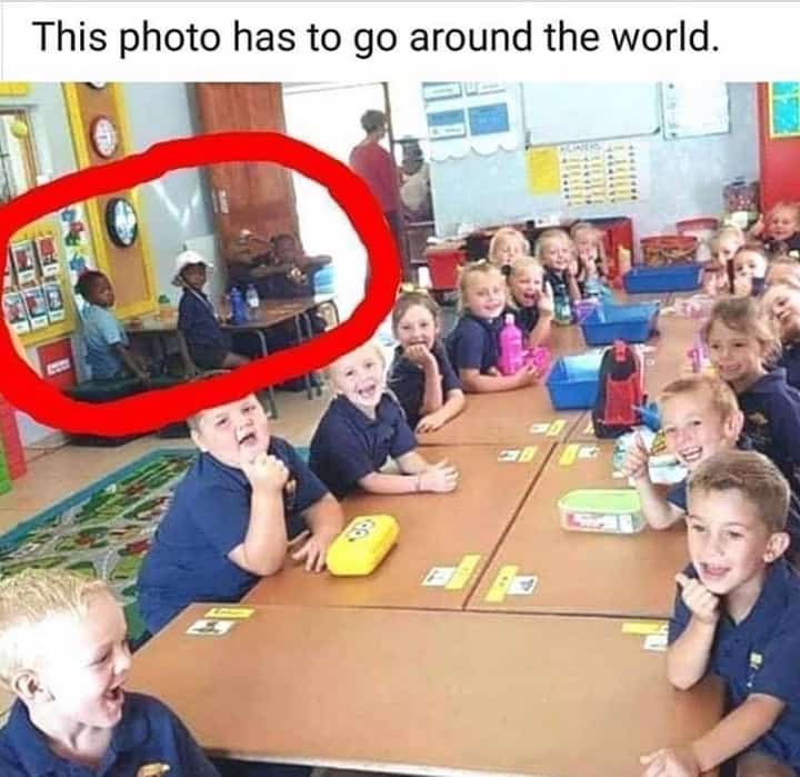 ChelseaJonnes's tweet photo. Seriously???,who the hell sed being white is beter than black..We are all the same..shit like this makes me hate whites even tho i know not everyone is a racist..
#fuckracism #fuckwhoever did this.
#fuckthewhiteswhothinkbeingblackisadissability..FUCK IT ALL https://t.co/KuBapnHsje