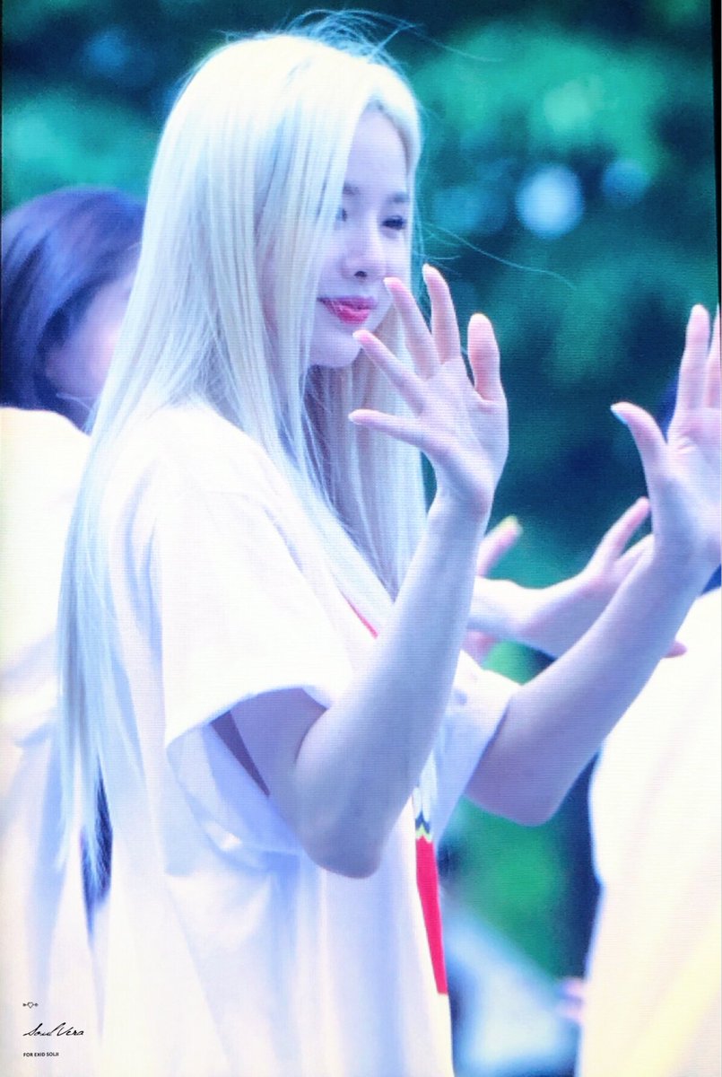 SoulG_Vera's tweet photo. 190525 음중 미팬
오늘 언니 너무예뻐요🌟
#EXID #솔지 #solji #ソルジ https://t.co/9XZg3UQbju