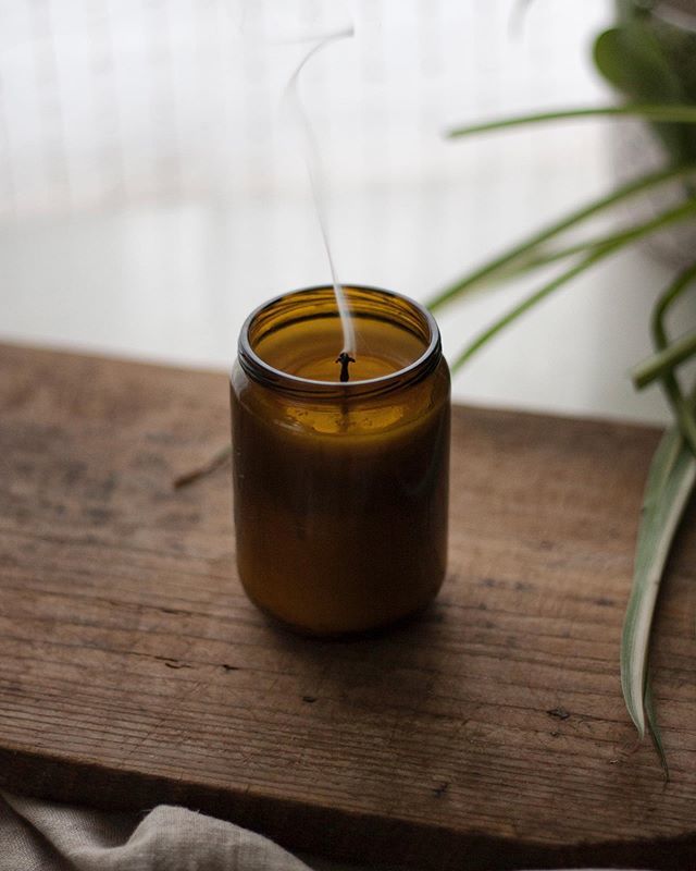 When your friends have babies one by one. Got few bags of baby puree jars in amber and clear glass. Spending my days weeding veggie patch and testing soy wax and wick ratio. 🤞
•
•
•
•
•
#naturalcandles #organicsoycandles #vegancandles #soycandles #candleaddict #handcraft…