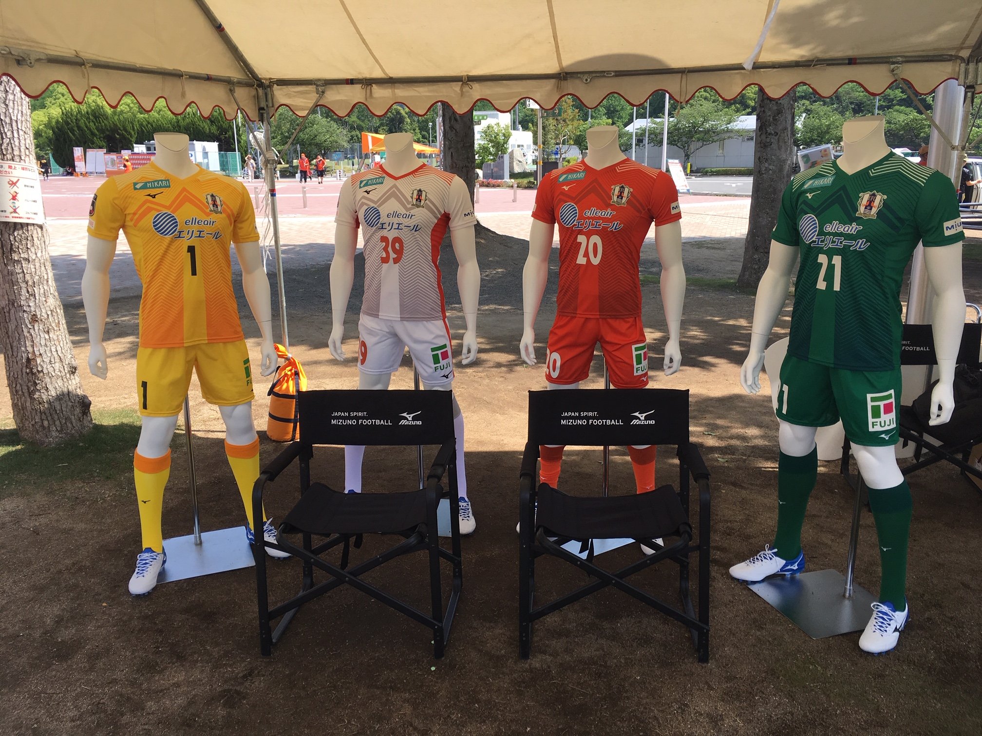 Mizuno Football Jp 本日の試合は 愛媛fc ミズノサポーティングマッチデー 選手着用のユニフォーム Amp スパイク展示 キックターゲットなどのイベント開催中 愛媛fc ミズノデー Rebula3 T Co Qwk4c2fgl8 Twitter