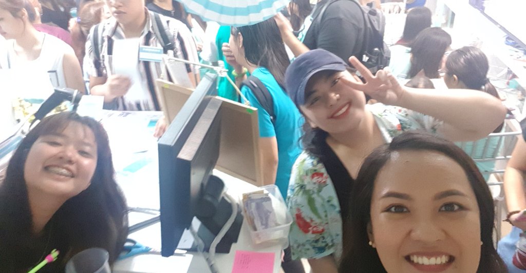 JustForAnnyeong's tweet photo. @CrazyfrogMinho @SincerlyShawols @PH_shawols The interns at shawol cafe.... #MinhoBias #TaeminBias #JinkiBias #SHINeeAt11thwithSSC #PHshawols https://t.co/b8OLW1vnSN