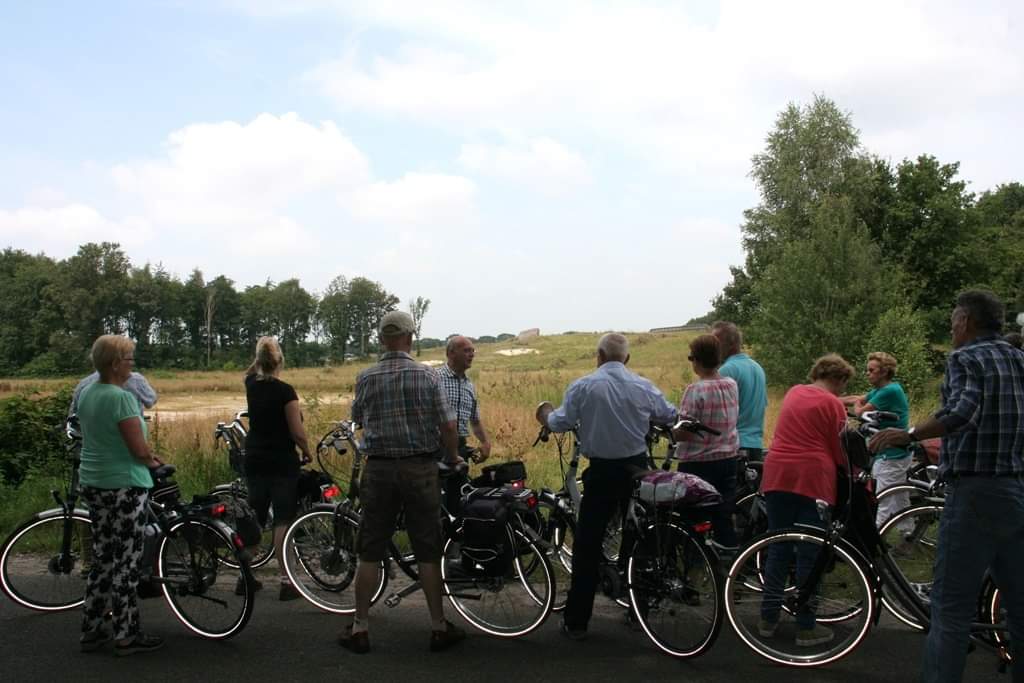 Fiets morgen mee met ons langs grafheuvels, romeinse graven en hedendaags begraven worden in de natuur.
Vertrek 10 uur - verzamelen op de parkeerplaats van De Naaldhof aan de Docfalaan in Oss.
35 km fietsen - circa 15.00 u terug.
ivn.nl/afdeling/ivn-o…