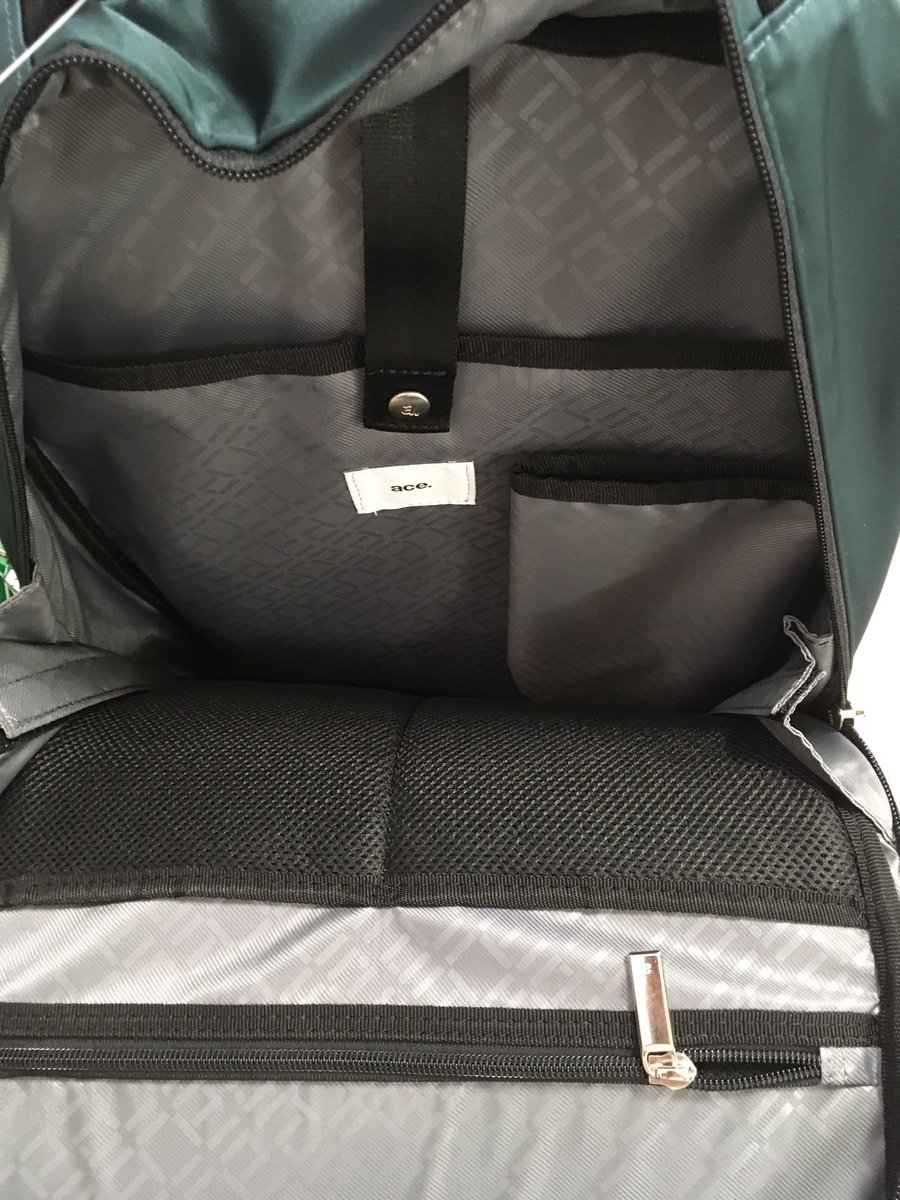 東急ハンズ横浜店 Auf Twitter ビジネスバッグ Ace ガジェタブル限定色テールグリーン が入荷しました A4がゆとりもって入るサイズ感で 容量は13lです バッグの中にはペットボトルホルダーもついており 収納もバッチリです 価格 19000円 税 5階