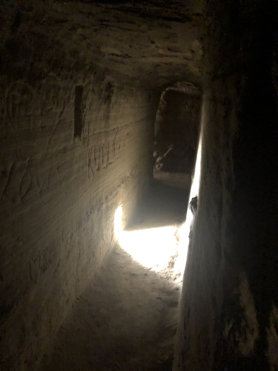 kunc_zidenice's tweet image. Pískovcový #labyrint v Černovicích. Chodby jsou dlouhé desítky metrů a velmi spletité. Za války sloužily jako úkryt pro obyvatele. 
#cernovice @Kafelanka #brno #podzemi