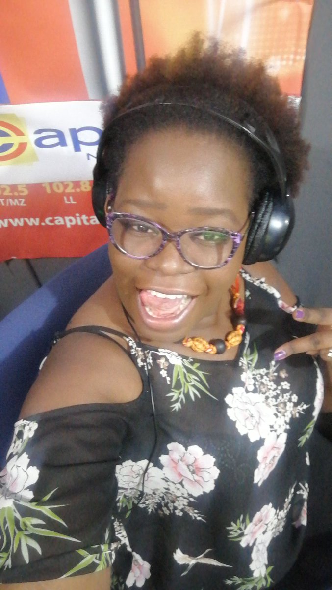 AnnieChisala265's tweet photo. #SwitchOn #WeekendMorningDrive with Yours truly till 10.00 Live on @CapitalFMMw πΆ #NP @SholaAma Sweetest Taboo ππΆπ§π΅π€πΌ https://t.co/RKcvsW9TNZ