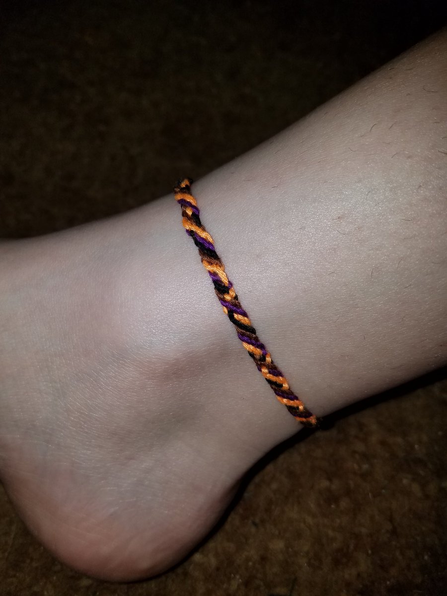 optiprime1600's tweet photo. I'm opening up #commissions for knotted #friendshipbracelets, anklets &amp; chokers.

I do 3 to 5 strands, would need 2 to 5 preferred colors (&amp; 2 backups, as some colors are hard to find) &amp; would need the measurements of the wrist, ankle area or neck in inches.

$4 each + shipping. https://t.co/Brr1KoCa6g