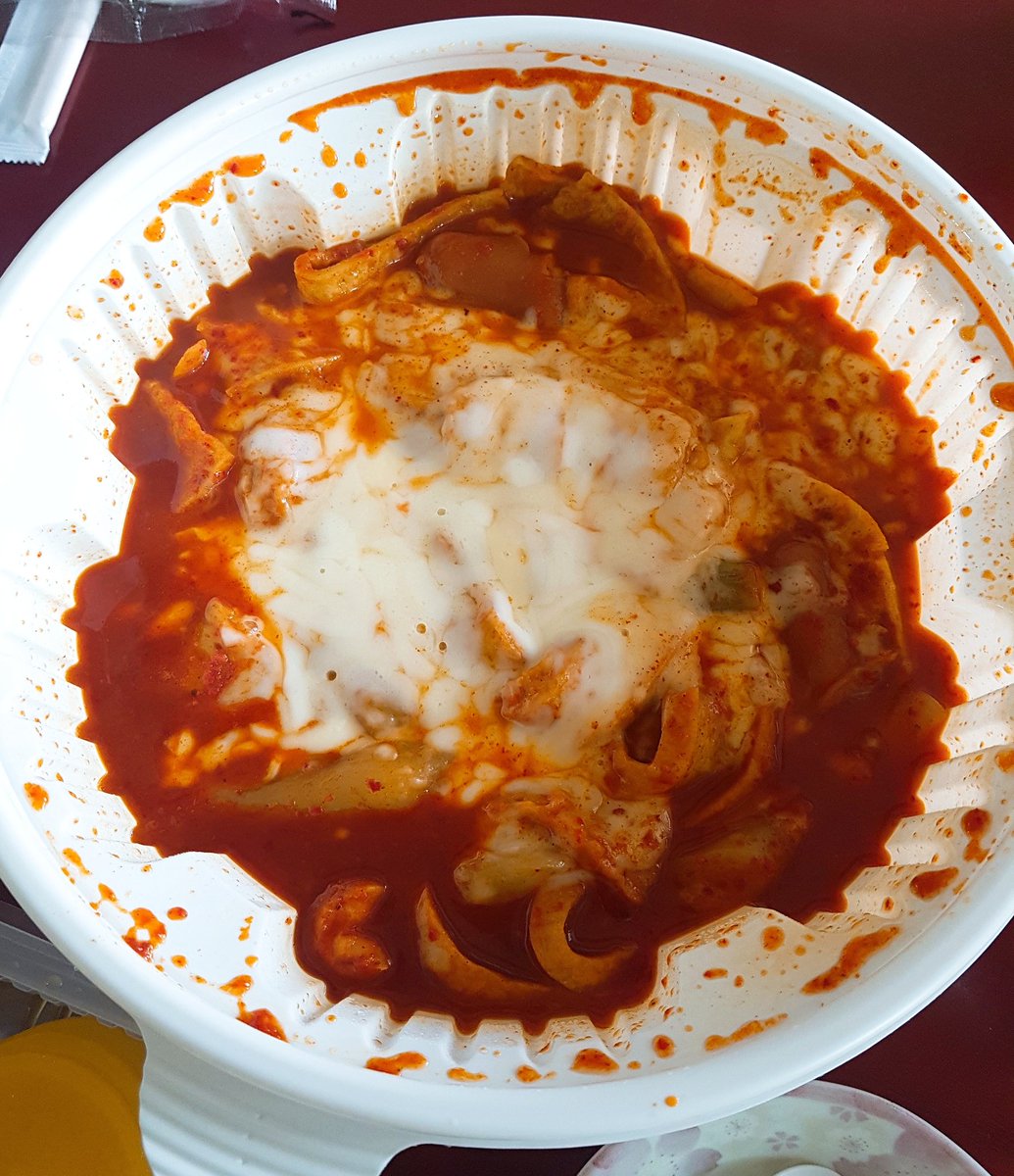 bibi_96_s's tweet photo. 4周年の祝賀カップホルダーを受けてきた! とてもきれいなの! そして私の一番好きなトッポッキ❤❤ https://t.co/TWkxw2ep8e