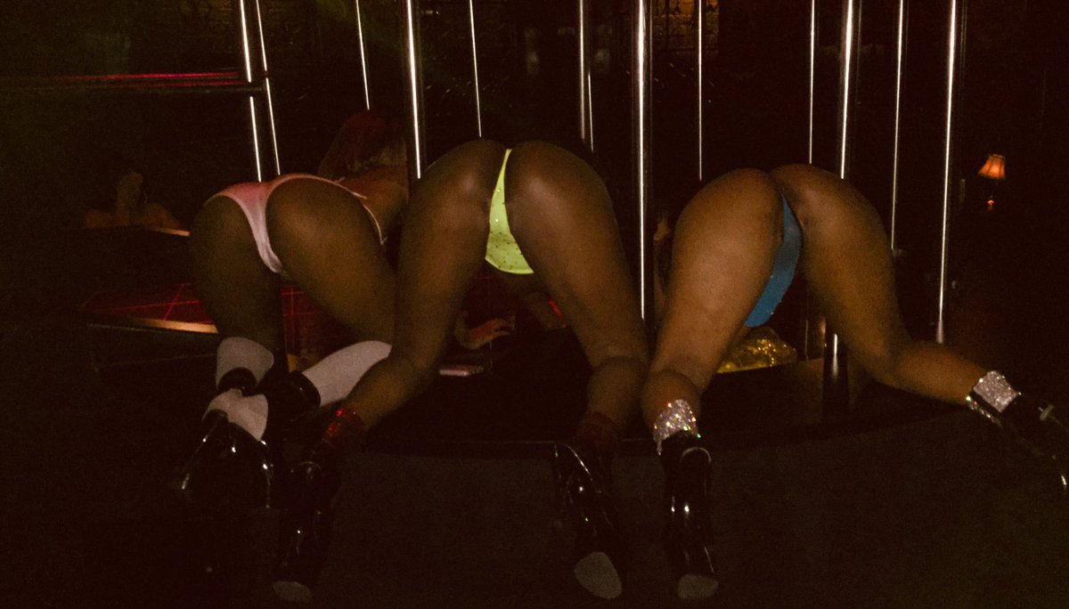BlueZebra_Noho's tweet photo. Weโre here for you til 4am! Swing in after the BBQ to where the real party is at! Brooklyn Ferrari Foxee Harley Lala Levi Mila Moonlight Naomi Sarah Sky Stella Sway Yana #BlueZebra ๐ฆ
#BZ #RhinoGirlsDoItBetter #RhinoGirls #Showgirls #Sexy #Strip #tweet #noho #northhollywood https://t.co/44UamRqISO